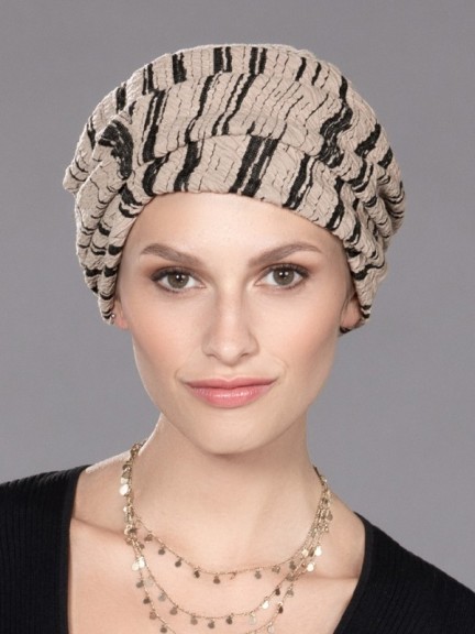 Entdecken Sie Avani: Turban mit marmoriertem Muster, Weichheit und elegantes Volumen