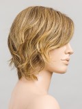Perücke Cookie Mono Part Ellen Wille: asymmetrisch, mittellanges, welliges Haar, unsichtbare Frontlinie und atmungsaktive Cool P