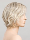 Perücke Cookie Mono Part Ellen Wille: asymmetrisch, mittellanges, welliges Haar, unsichtbare Frontlinie und atmungsaktive Cool P