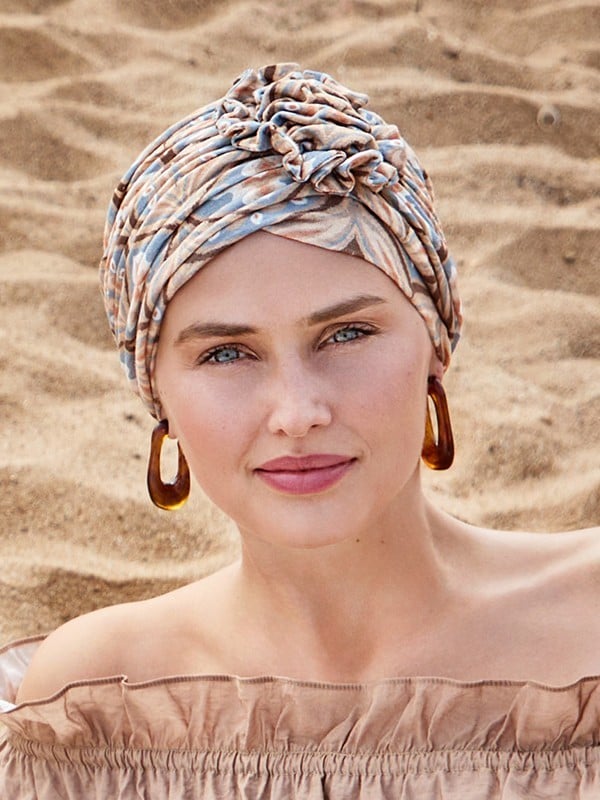 Bonnet Lotus Lin Christine Headwear: Turban aus leichtem, atmungsaktivem Naturleinen mit Lotusblüte, ideal bei Alopezie und Beha
