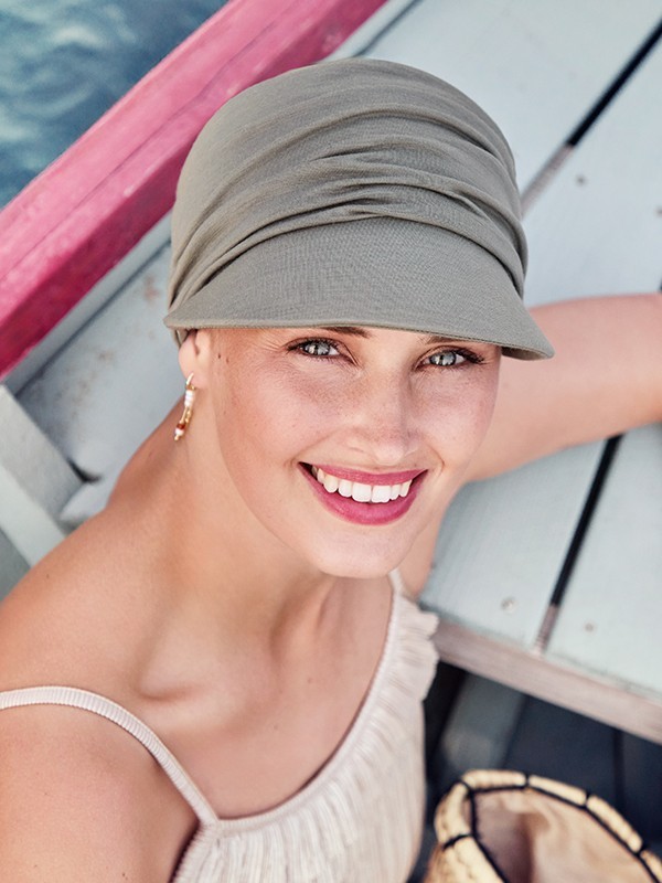 Chemo-Mütze Drapée Soft Line Sun Christine Headwear: Volumendrapierung, Schirm, UPF50+ und 37.5®-Technologie für die Kopfhaut 