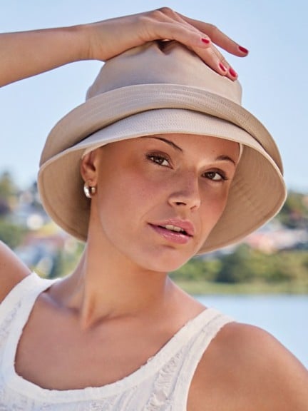 Mütze Viva Christine Headwear aus weicher Baumwolle, Doppelschirm und elegantem Volumen