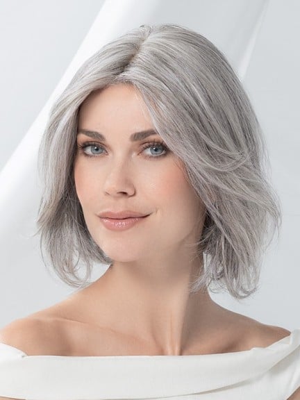Entdecken Sie Elegance Mono – Mittelange Prime Power Perücke von Ellen Wille