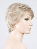 Perücke Alba Comfort kurz mit Stufenschnitt und Rooted-Effekt (dunkle Ansätze), moderner und natürlicher Look, ideal für den All