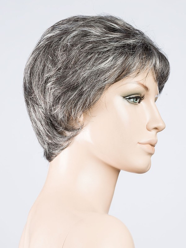 Perücke Alba Comfort kurz mit Stufenschnitt und Rooted-Effekt (dunkle Ansätze), moderner und natürlicher Look, ideal für den All