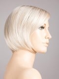 Perücke Amy Deluxe: kurzer Bob auf Kinnlänge, Seitenfransen, Rooted-Effekt (dunkle Ansätze) für ein natürliches und elegantes Er