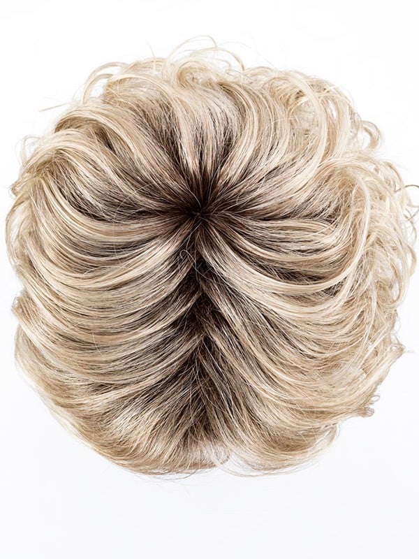 Perücke Cat mit Rooted- und Mix-Effekt: leichte Wellen für natürliches Volumen und einen wilden, femininen und verführerischen S
