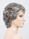 Perücke City: lockere Locken, fransiger Pony, Rooted-Mix-Effekt für einen urban-schicken und natürlichen Look