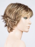 Perücke Club 10 rooted mix: Volumen hinten, dunkler Ansatzeffekt und gesträhntes Balayage, lässig-ungekämmter Stil