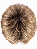 Perücke Club 10 rooted mix: Volumen hinten, dunkler Ansatzeffekt und gesträhntes Balayage, lässig-ungekämmter Stil