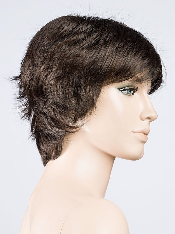 Perücke Club 10 rooted mix: Volumen hinten, dunkler Ansatzeffekt und Highlights, ungezwungener Styling-Look