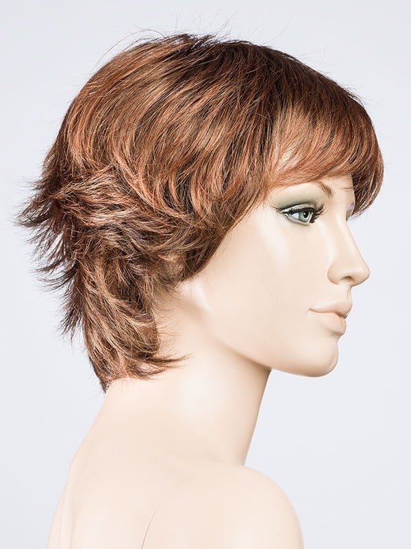 Perücke Club 10 rooted mix: Volumen hinten, dunkler Ansatzeffekt und Highlights, ungezwungener Styling-Look