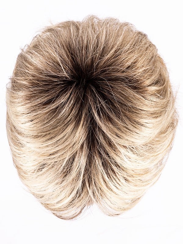 Perücke Club 10 rooted mix: Volumen hinten, dunkler Ansatzeffekt und Highlights, ungezwungener Styling-Look