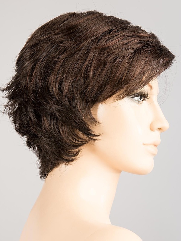 Perücke Date rooted mix: kurzer Stufenschnitt, dunkler Ansatz-Effekt und Balayage, natürliches und leichtes Finish