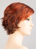 Perücke Date rooted mix: kurzer Stufenschnitt, dunkler Ansatz-Effekt und Balayage, natürliches und leichtes Finish