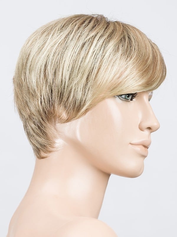 Perücke Ellen Wille Fenja Small Mono Part: Kurzhaarschnitt, asymmetrischer Pony, natürlicher Scheitel, kleine Größe 53–54 cm