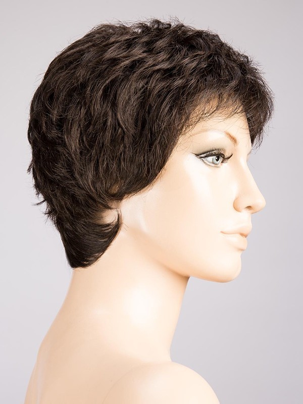 Perücke Foxy kurzer gestufter und ausgefranseter Schnitt, dunkler Ansatzeffekt und Balayage-Mix, für einen natürlichen und dynam