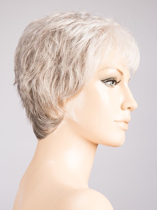 Perücke Foxy kurzer gestufter und ausgefranseter Schnitt, dunkler Ansatzeffekt und Balayage-Mix, für einen natürlichen und dynam