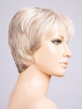Perücke Liza Small Deluxe Kleingröße 52–54 cm: leichter Kurzhaarschnitt, natürlicher Effekt, Komfort und sicherer Halt.