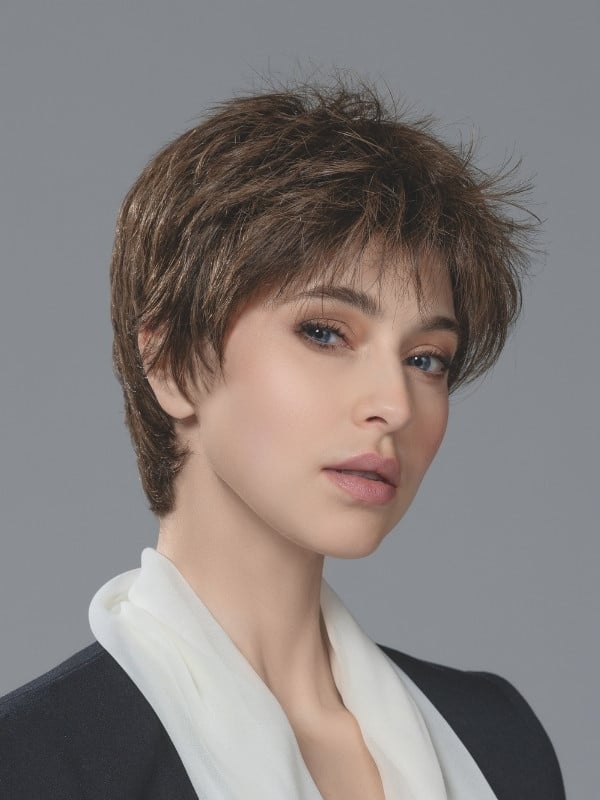 Perücke Bliss von Ellen Wille: kurzer, jungenhafter Schnitt aus Kunsthaar mit Lace Front, Standardkappe und natürlichem Look