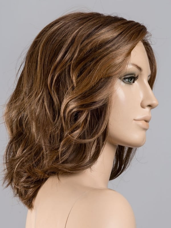 Perücke Delight Mono Part von Ellen Wille: gewellter langer Bob aus Kunsthaar mit besonders langer Lace Front für einen natürlic