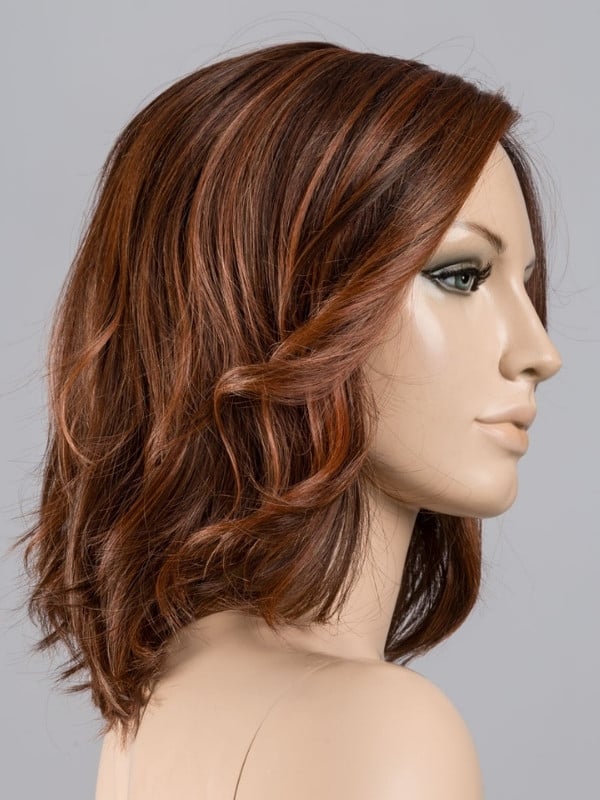 Perücke Delight Mono Part von Ellen Wille: gewellter langer Bob aus Kunsthaar mit besonders langer Lace Front für einen natürlic