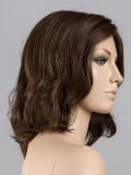 Perücke Delight Mono Part von Ellen Wille: gewellter langer Bob aus Kunsthaar mit besonders langer Lace Front für einen natürlic