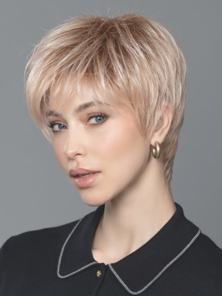 Perücke Elan von Ellen Wille mit kurzem Pixie-Schnitt aus hitzebeständiger Kunstfaser, mit Lace Front und asymmetrischem Pony