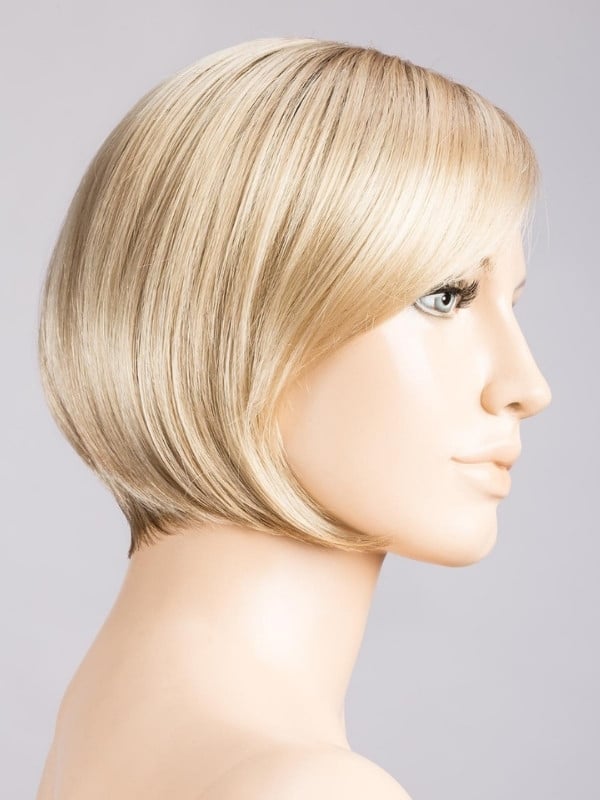 Perücke French Mono Part von Ellen Wille: kurzer, glatter Schnitt mit Semi-Monofilament-Scheitel und Lace Front für einen natürl