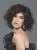 Mittellange, lockige Loop-Perücke von Ellen Wille aus Kunsthaar mit Lace Front, natürlichem Volumen und Standard-Perückenkappe. 