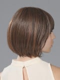 Kurze, glatte Bob-Perücke Sing Mono Part von Ellen Wille mit geradem Pony, dezentem Lace-Front-Ansatz und Monofilament-Scheitel 