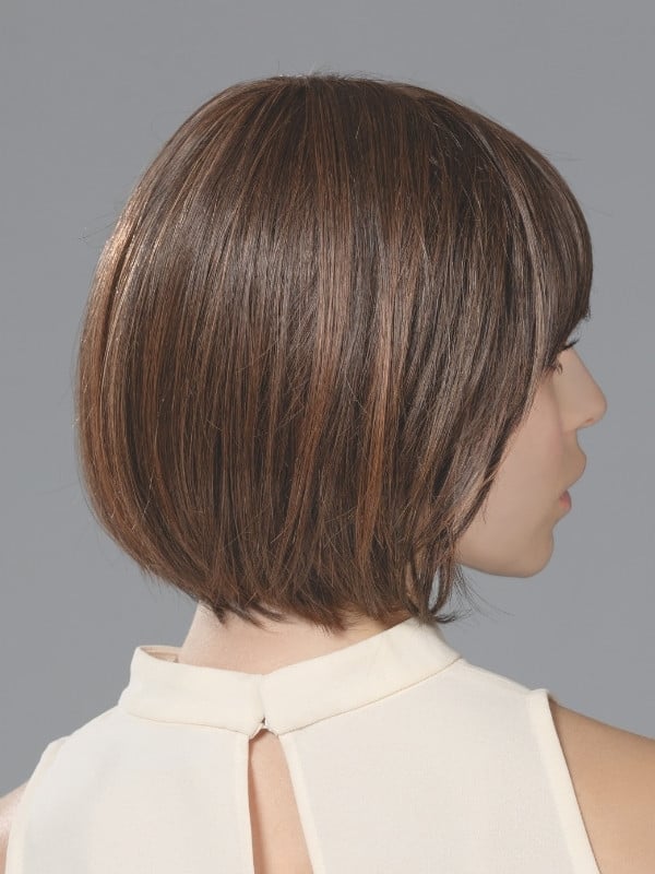 Kurze, glatte Bob-Perücke Sing Mono Part von Ellen Wille mit geradem Pony, dezentem Lace-Front-Ansatz und Monofilament-Scheitel 