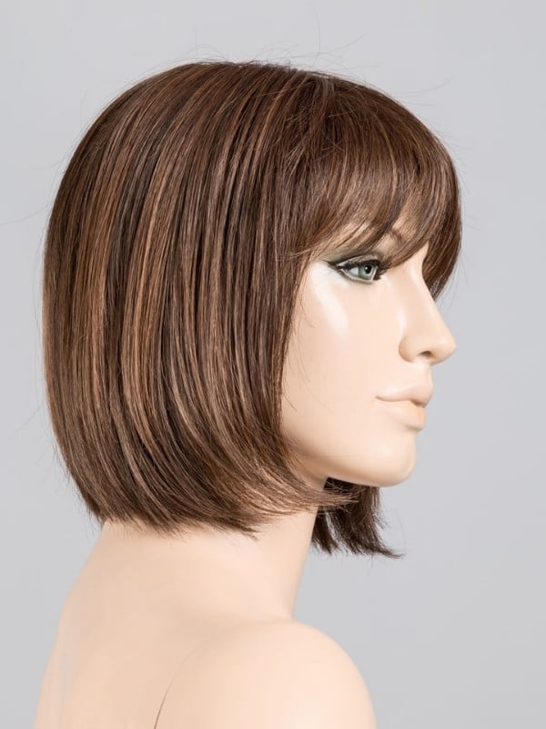 Kurze, glatte Bob-Perücke Sing Mono Part von Ellen Wille mit geradem Pony, dezentem Lace-Front-Ansatz und Monofilament-Scheitel 