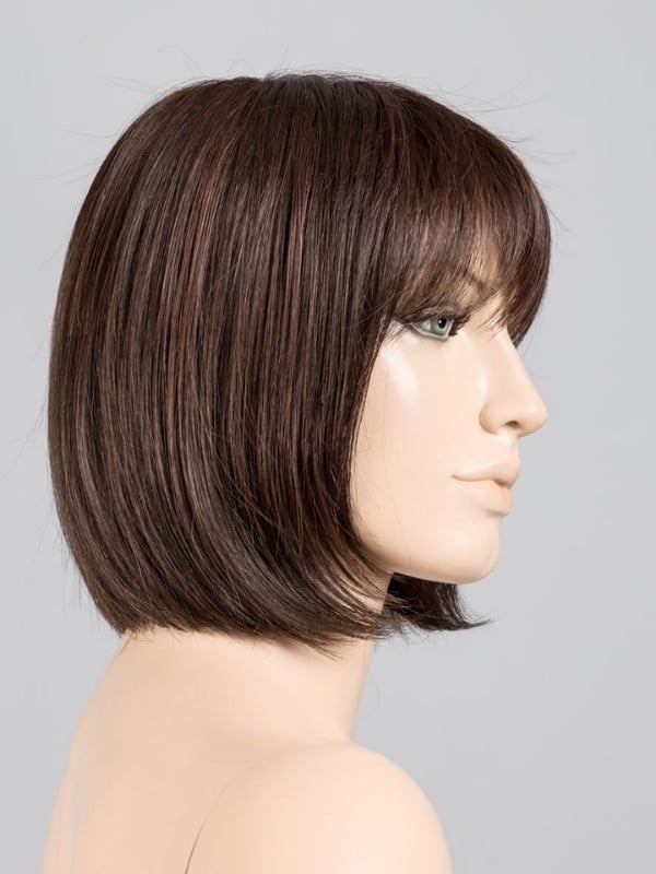Kurze, glatte Bob-Perücke Sing Mono Part von Ellen Wille mit geradem Pony, dezentem Lace-Front-Ansatz und Monofilament-Scheitel 