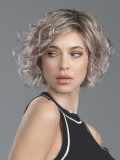 Kurze, lockige Perücke Turn Mono Part von Ellen Wille aus Kunsthaar mit Lace Front und Scheitel aus Teil-Monofilament für einen 