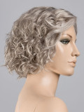 Kurze, lockige Perücke Turn Mono Part von Ellen Wille aus Kunsthaar mit Lace Front und Scheitel aus Teil-Monofilament für einen 