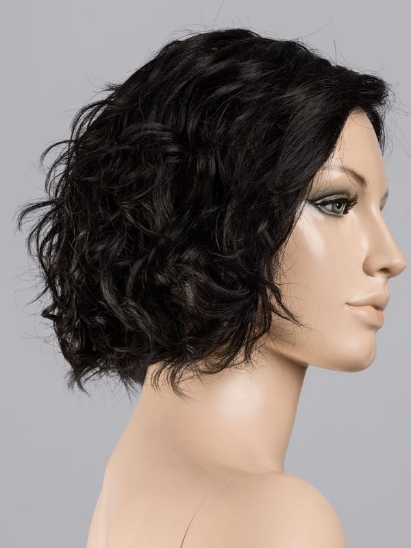 Kurze, lockige Perücke Turn Mono Part von Ellen Wille aus Kunsthaar mit Lace Front und Scheitel aus Teil-Monofilament für einen 