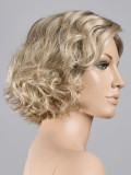 Kurze, lockige Perücke Turn Mono Part von Ellen Wille aus Kunsthaar mit Lace Front und Scheitel aus Teil-Monofilament für einen 