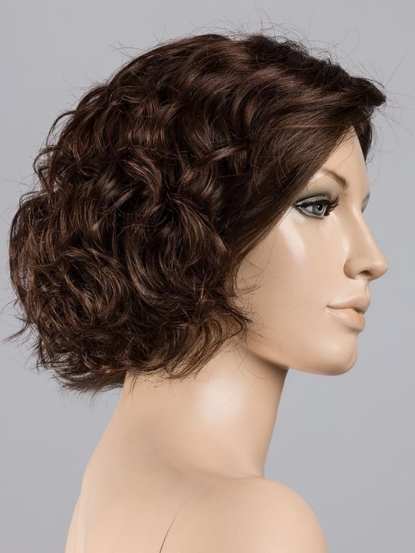Kurze, lockige Perücke Turn Mono Part von Ellen Wille aus Kunsthaar mit Lace Front und Scheitel aus Teil-Monofilament für einen 