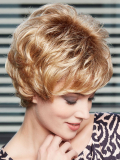 Perücke Sun Chic Gisela Mayer: kurzer lockiger Schnitt, Volumen und natürlicher Look für einen eleganten Alltagsstil