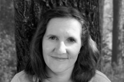Porträt von Céline: Postpartum-Alopezie – ihr sanfter Einstieg in den Haaraufsat