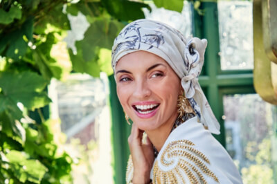 Damenturban: Wie wählt man einen komfortablen und eleganten Turban bei Haarverlu