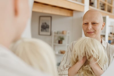 Perücken-Ratgeber bei Alopezie: Die Lösung finden, die zu Ihnen passt